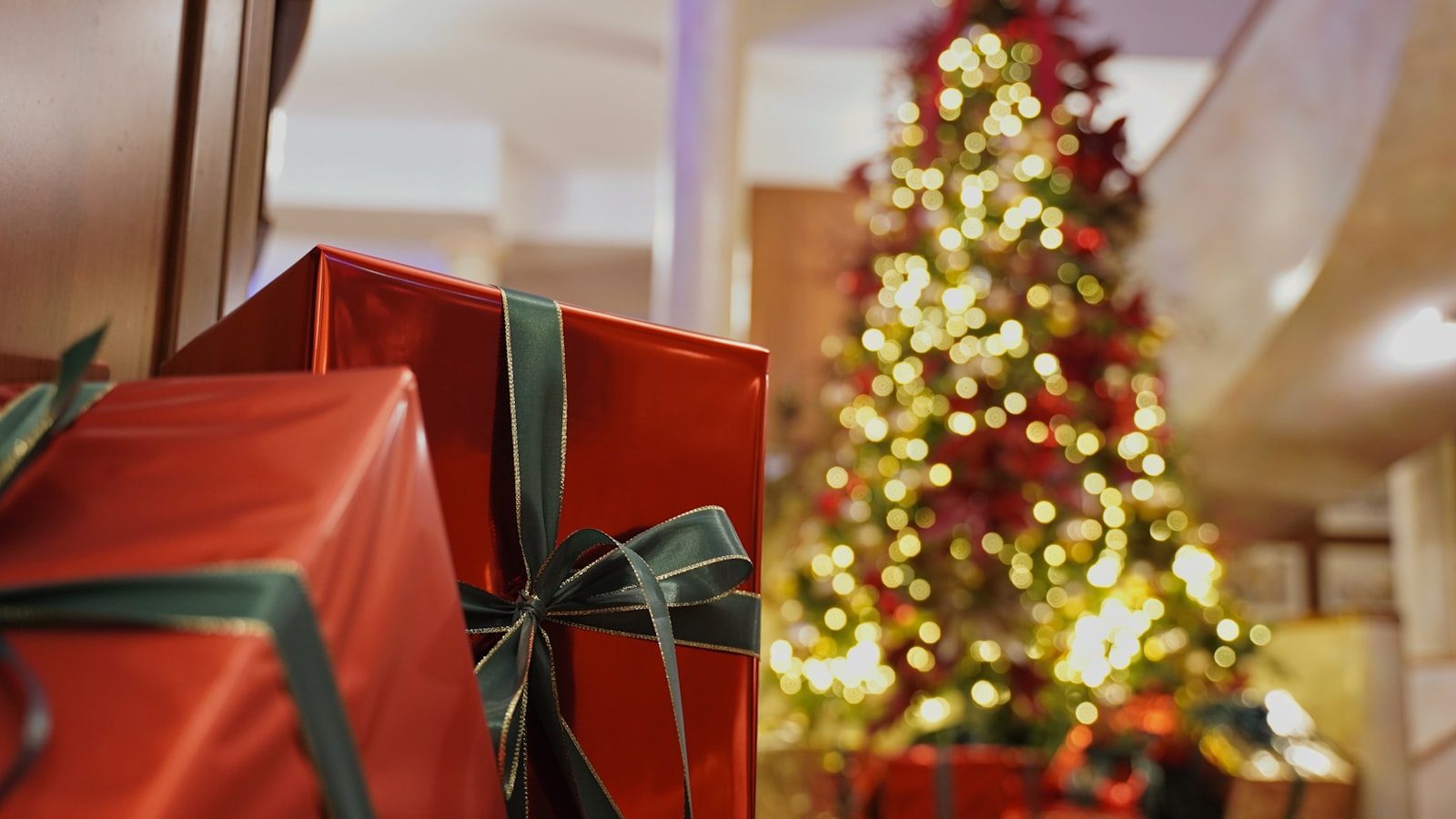 Stress Less This Holiday: 4 Easy Money Saving Tips